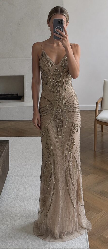 Vestido bordado con pedrería